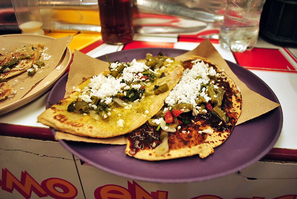 Tlacoyos de haba y frijol